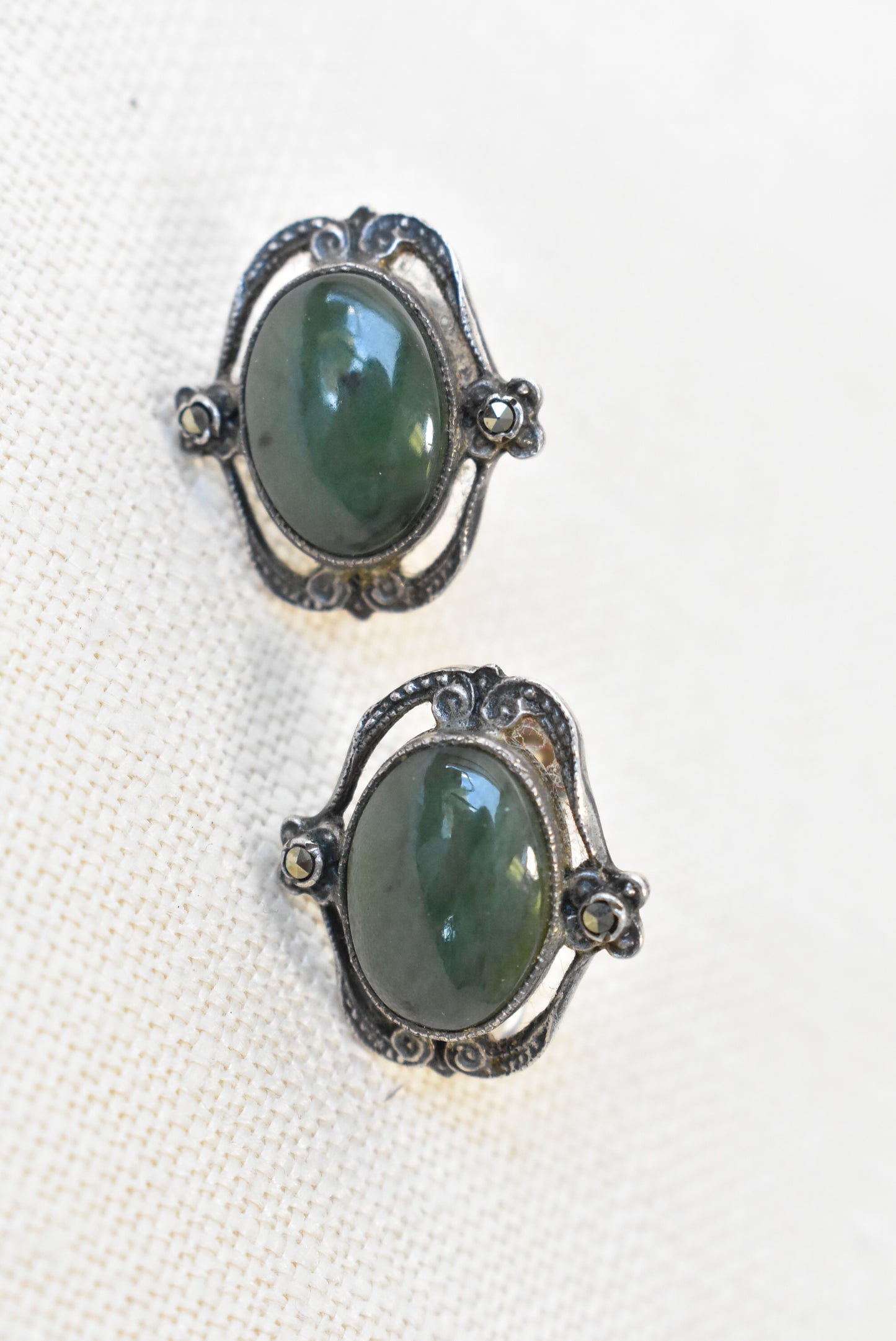 Vintage green screw-back earrings