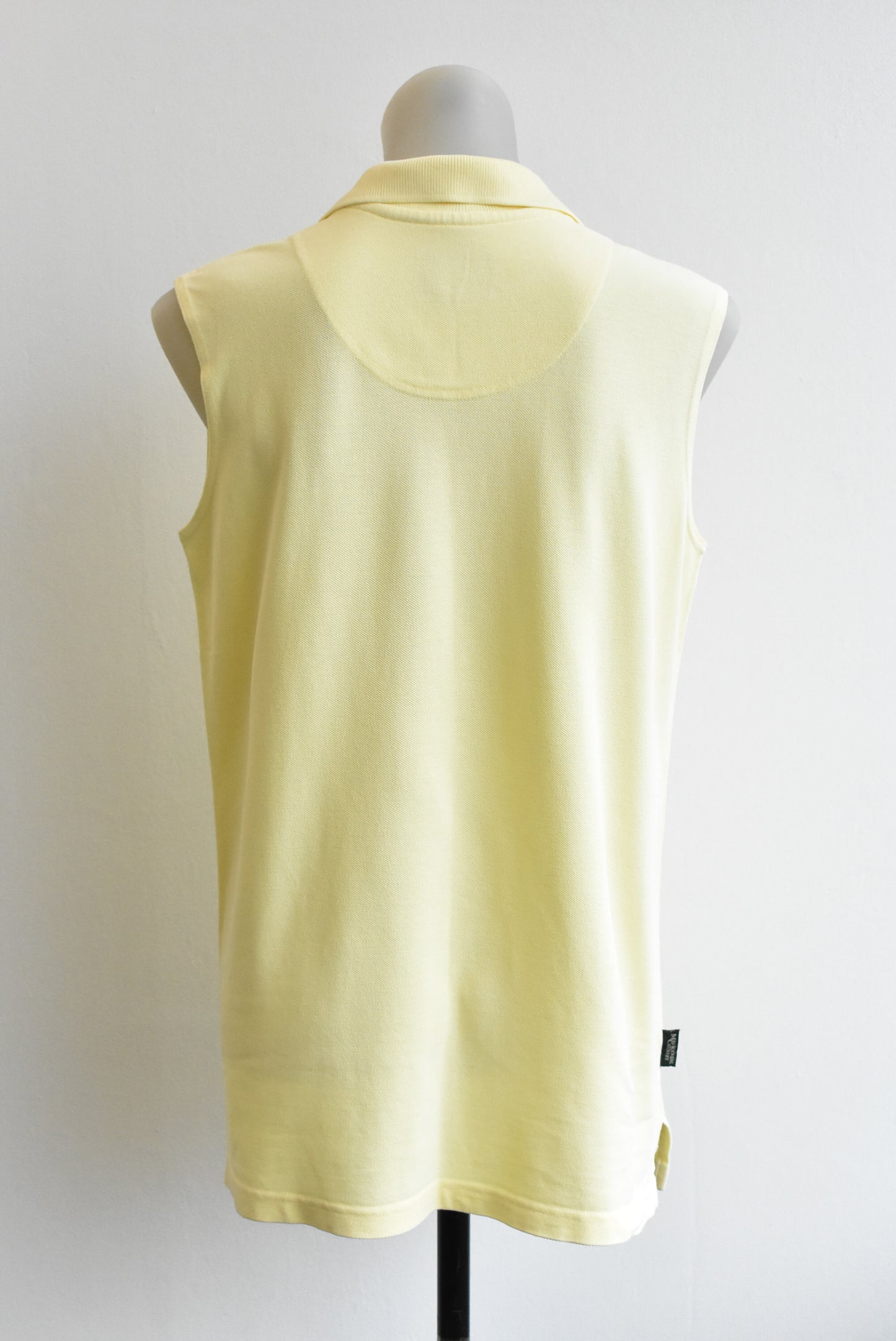 Mackenzie Country pastel yellow sleeveless polo, size M