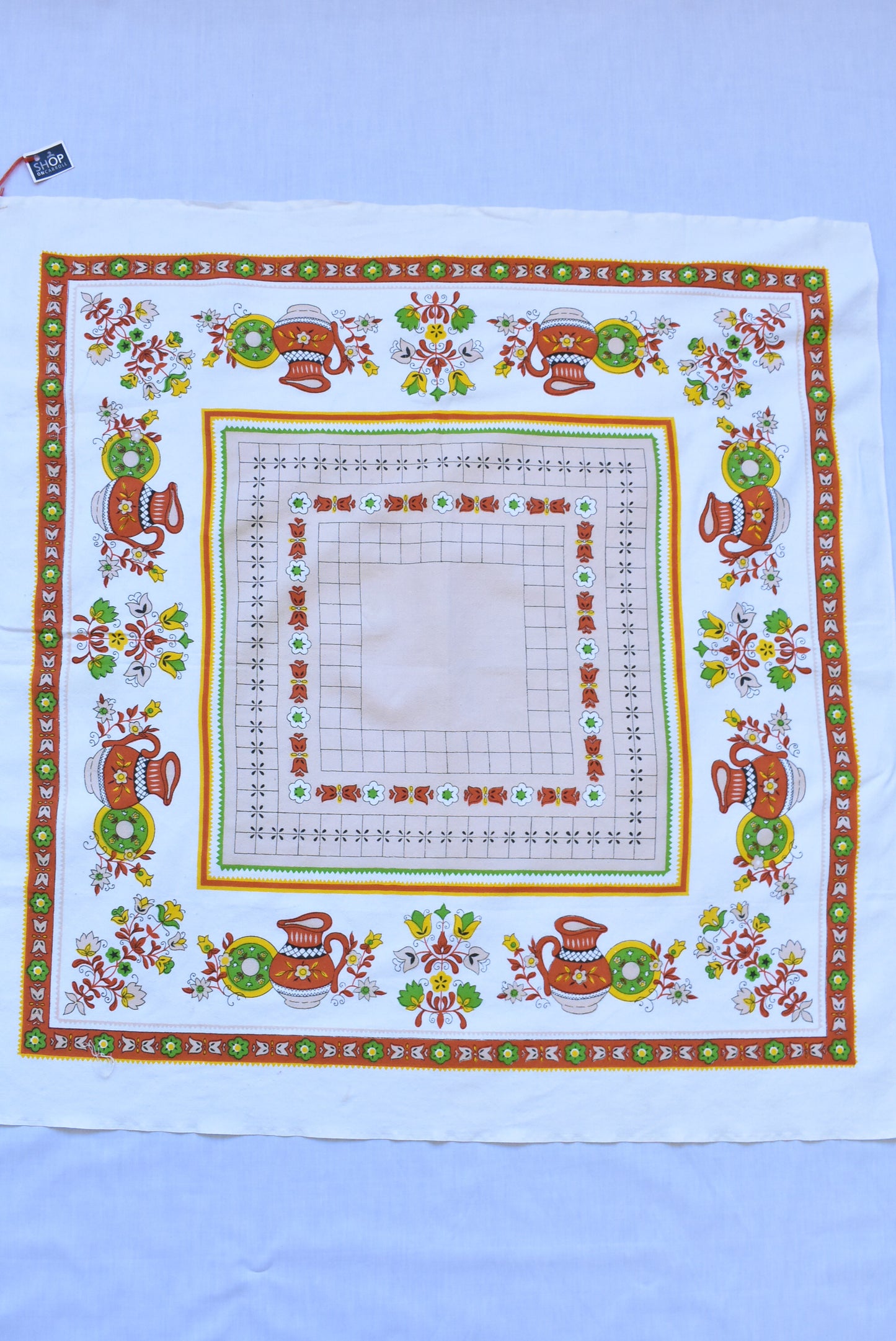 Retro orange jugs and flowers small square tablecloth