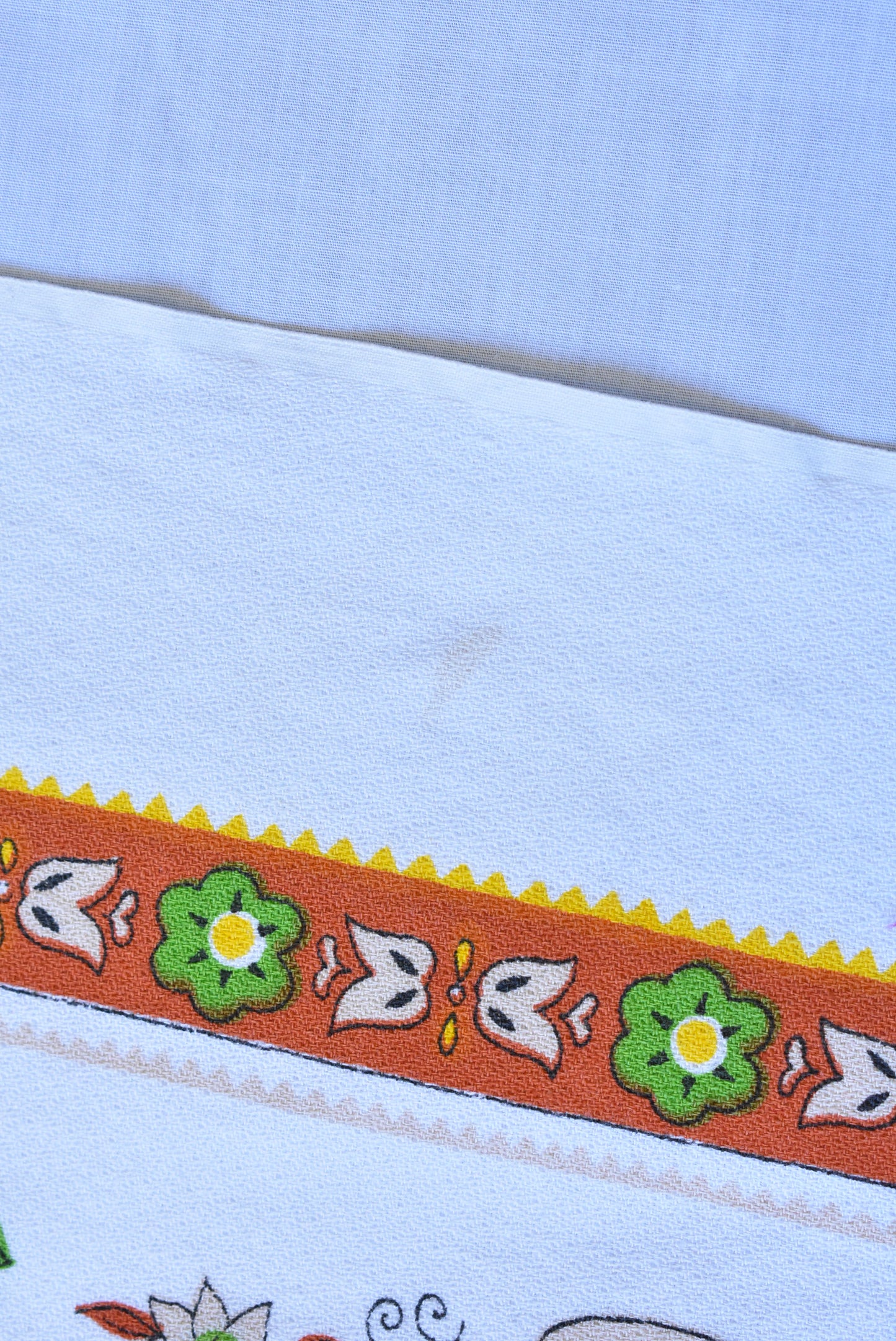 Retro orange jugs and flowers small square tablecloth