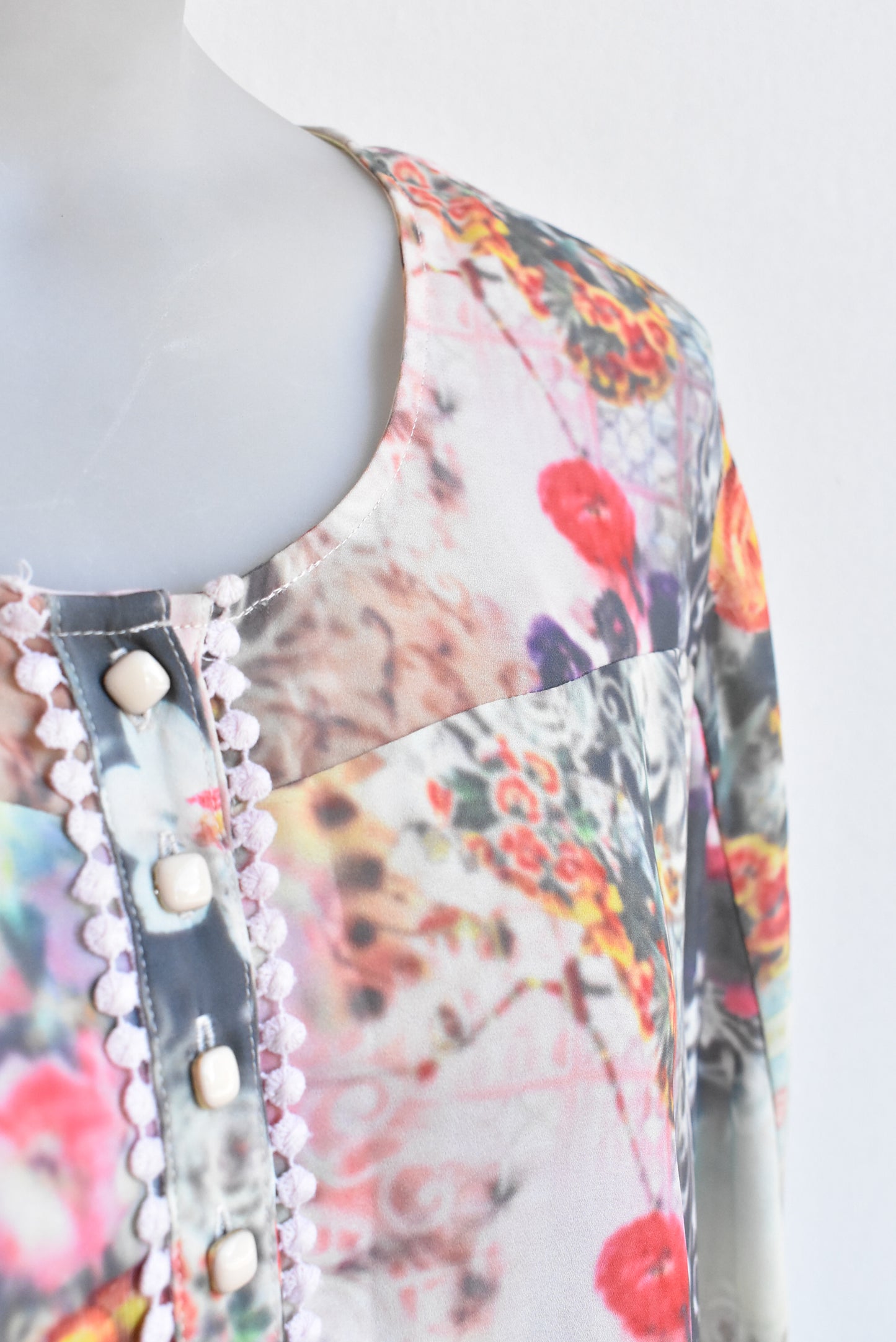Scope floral top, size 14