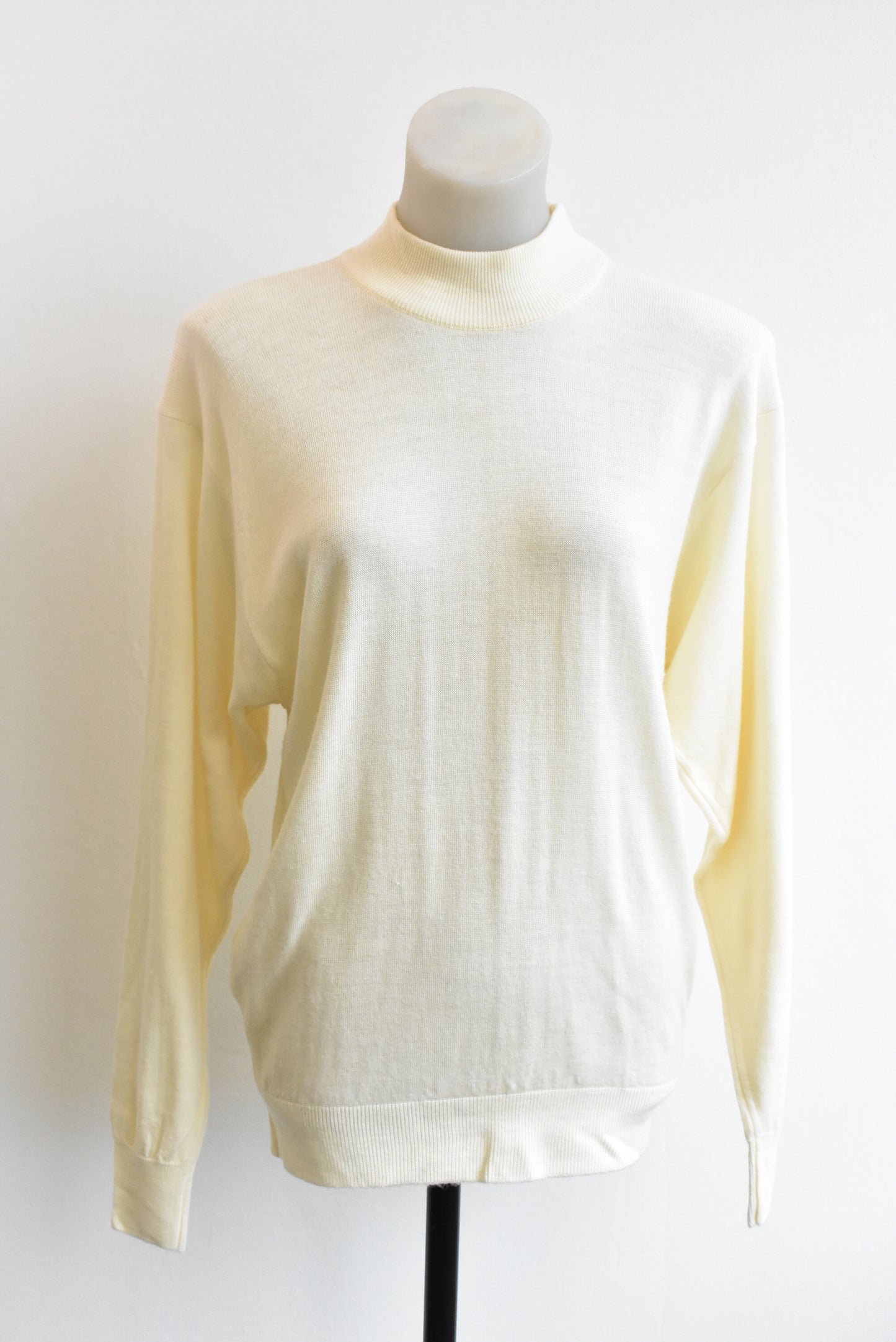Ivory coloured sweater, size S-M