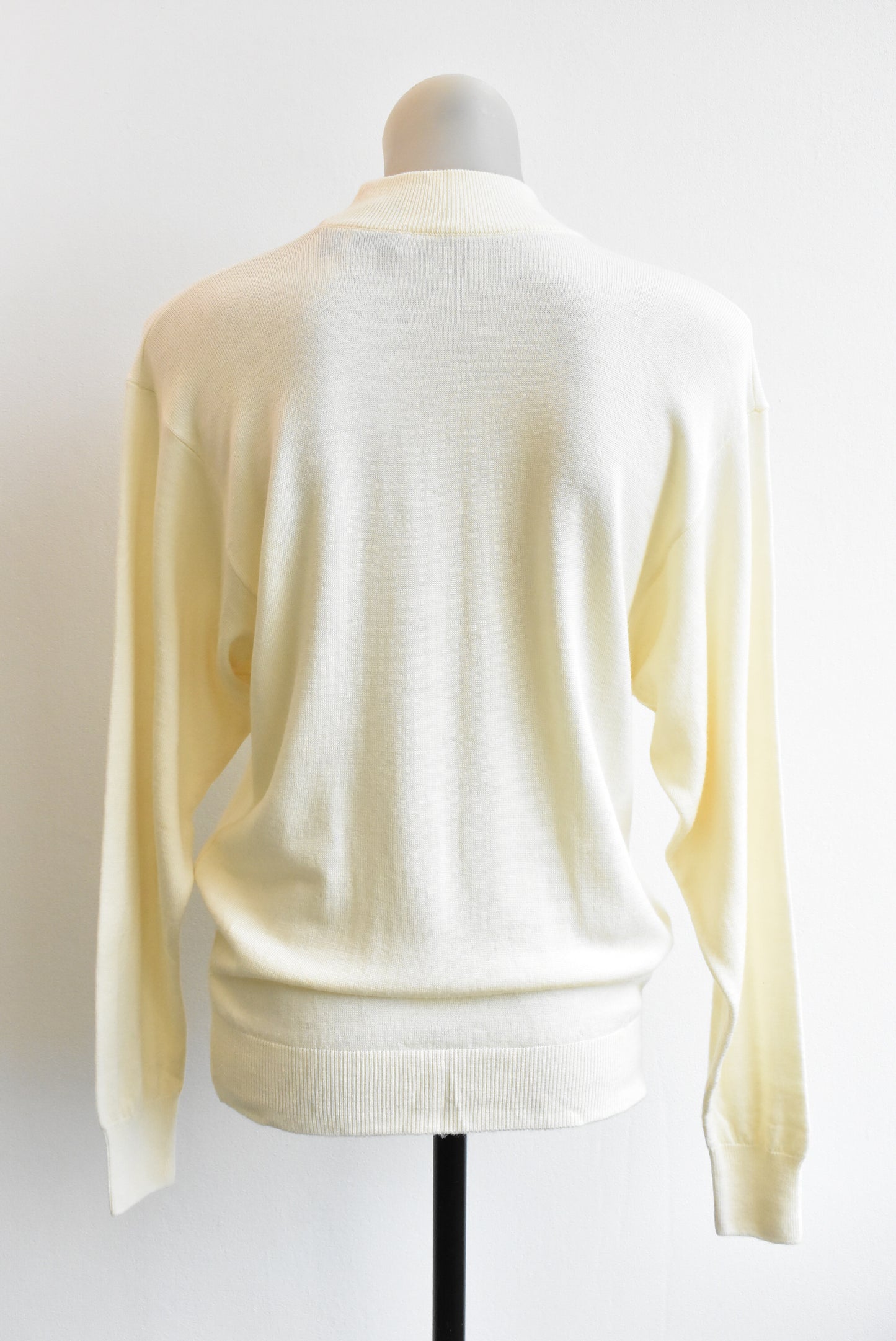 Ivory coloured sweater, size S-M