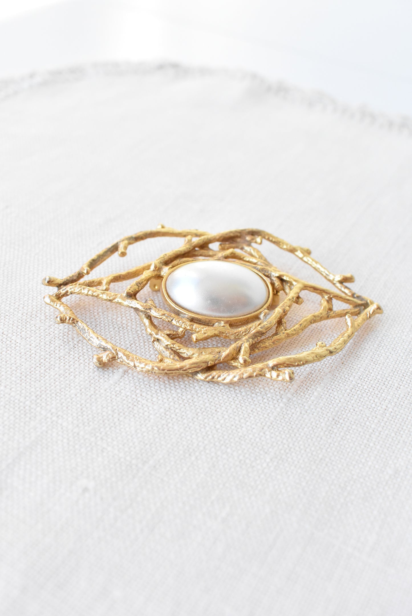 Retro 80's gold and pearl large brooch