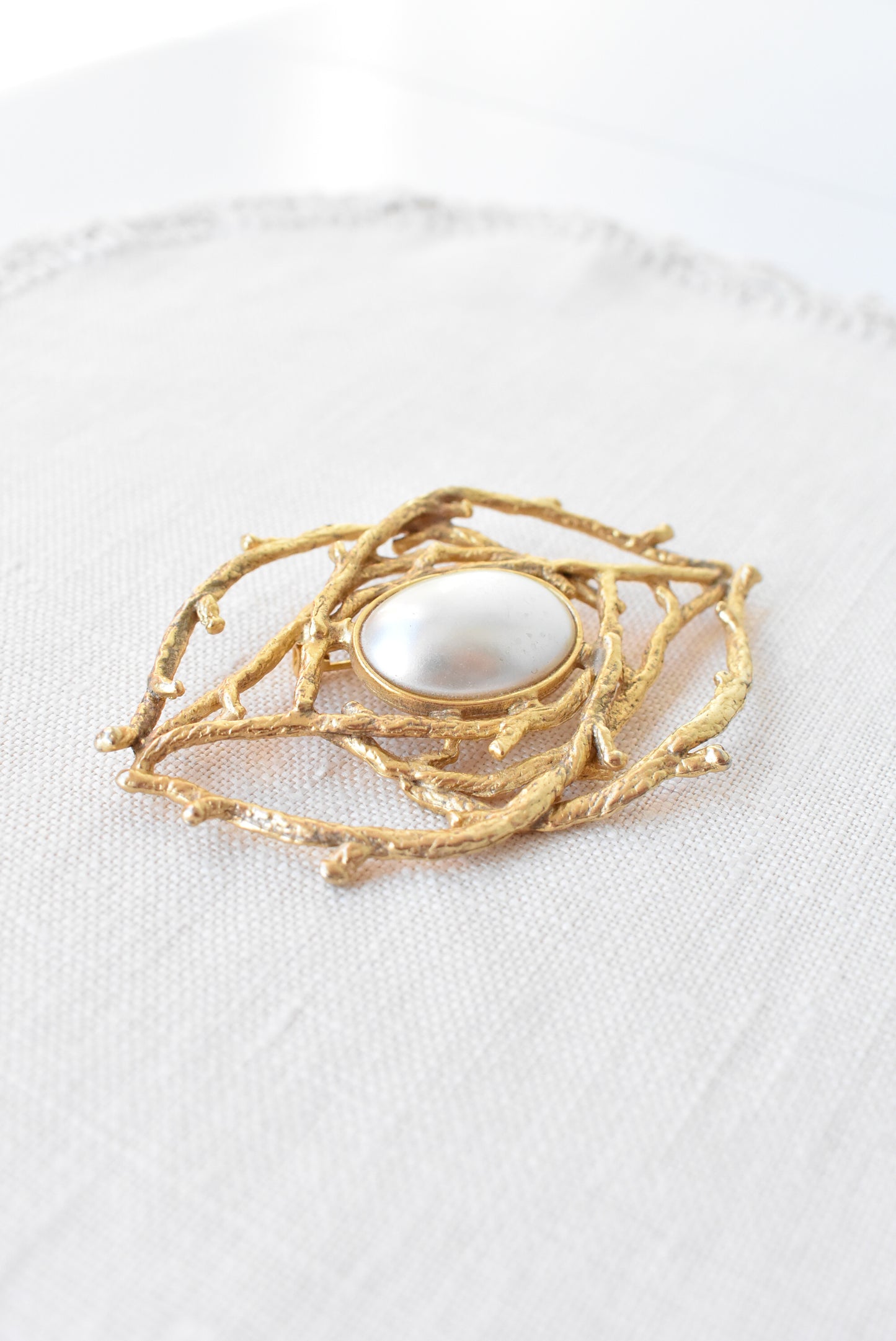 Retro 80's gold and pearl large brooch