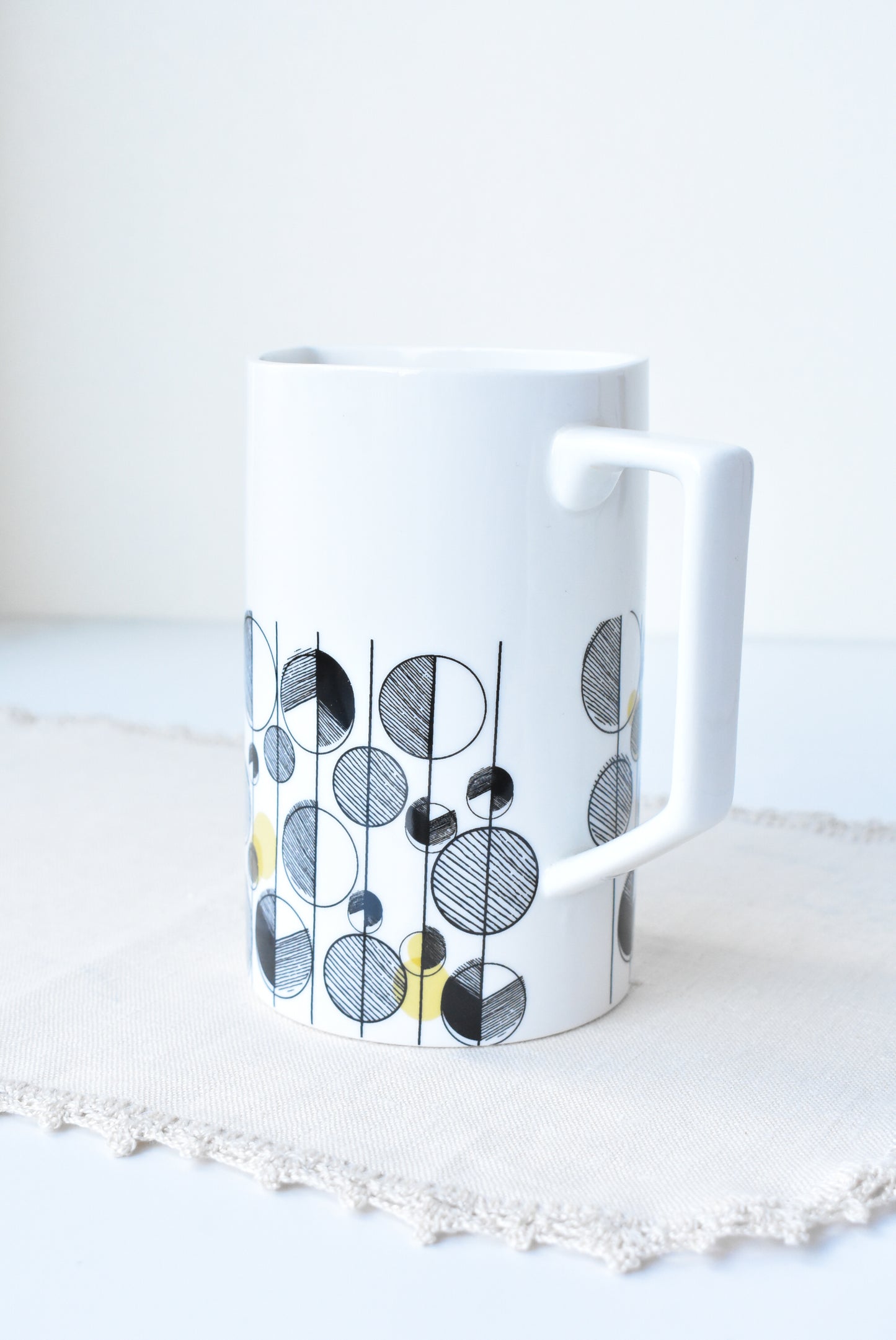 Nood abstract flower ceramic jug