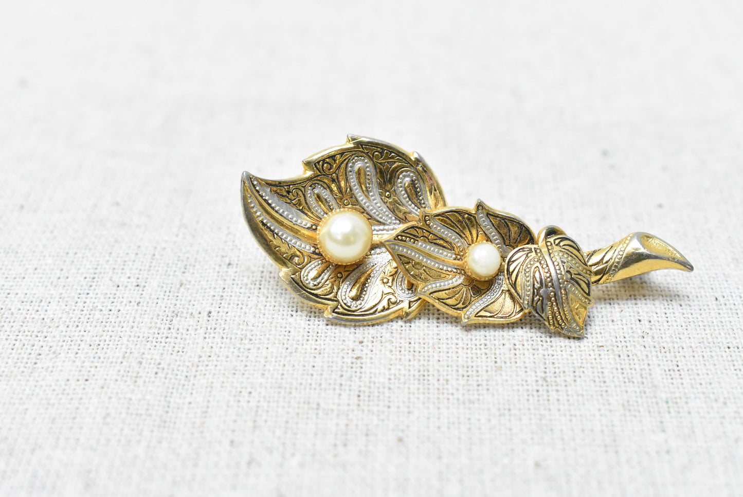 Vintage leaves brooch