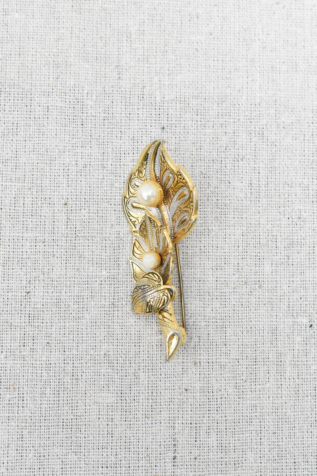 Vintage leaves brooch