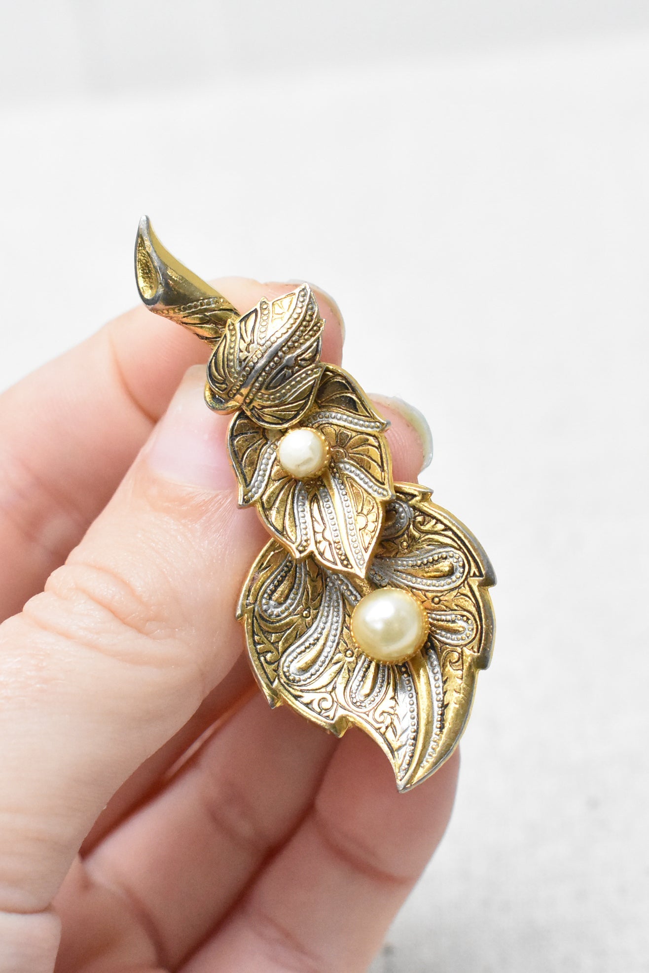 Vintage leaves brooch