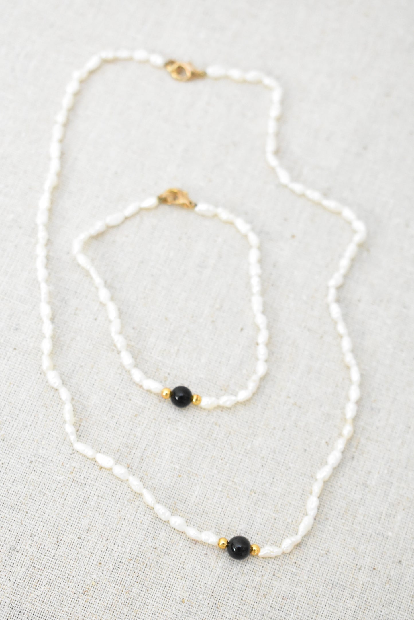 Pearl necklace & bracelet set
