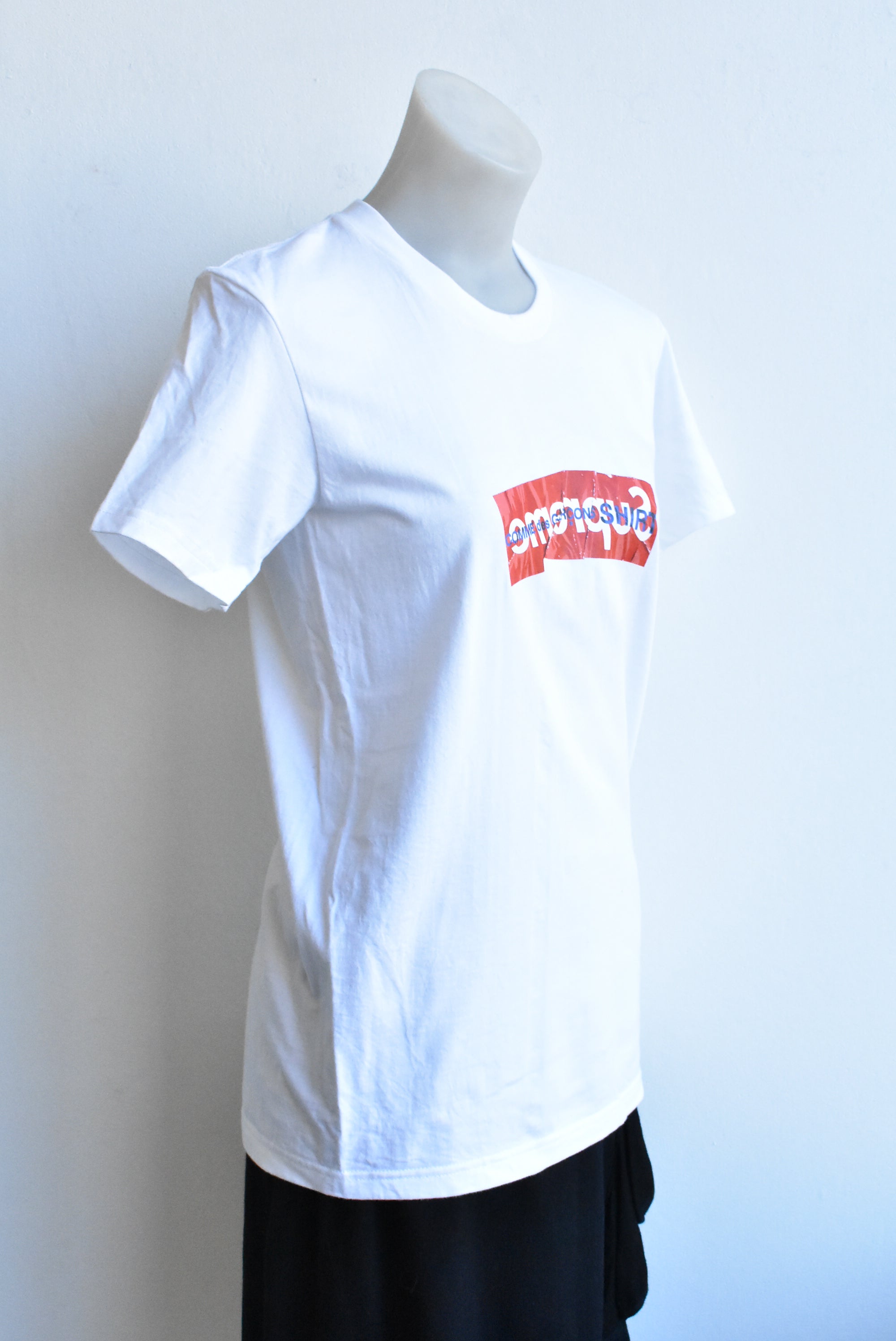 Supreme t shirt 2024 comme des garcons