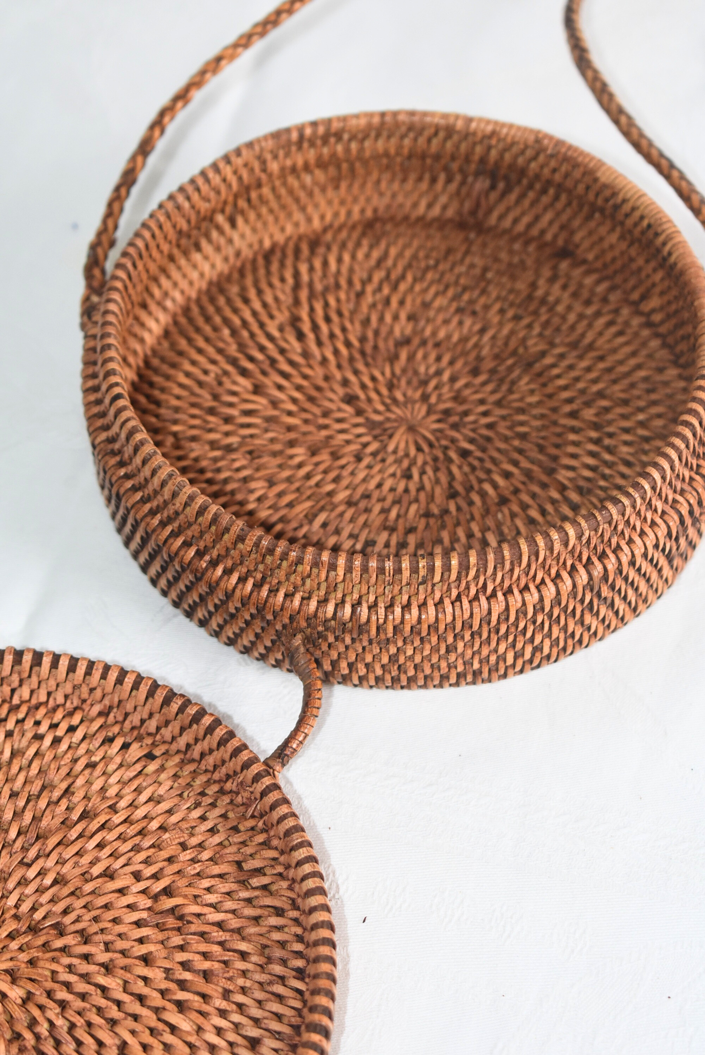 Round rattan mini bag