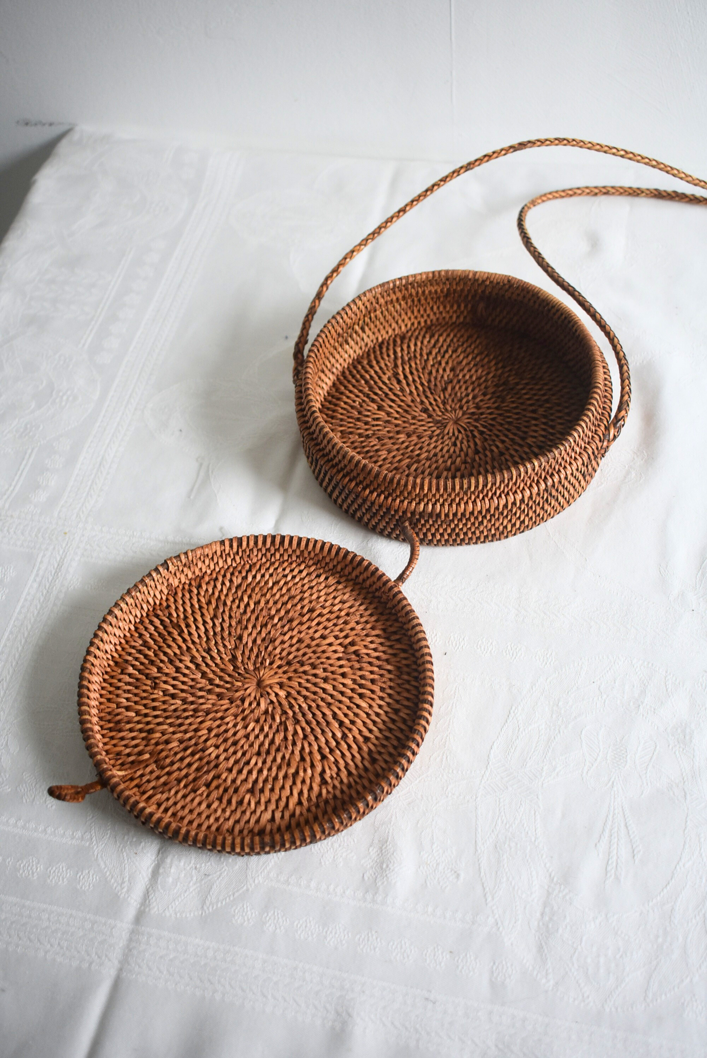 Round rattan mini bag