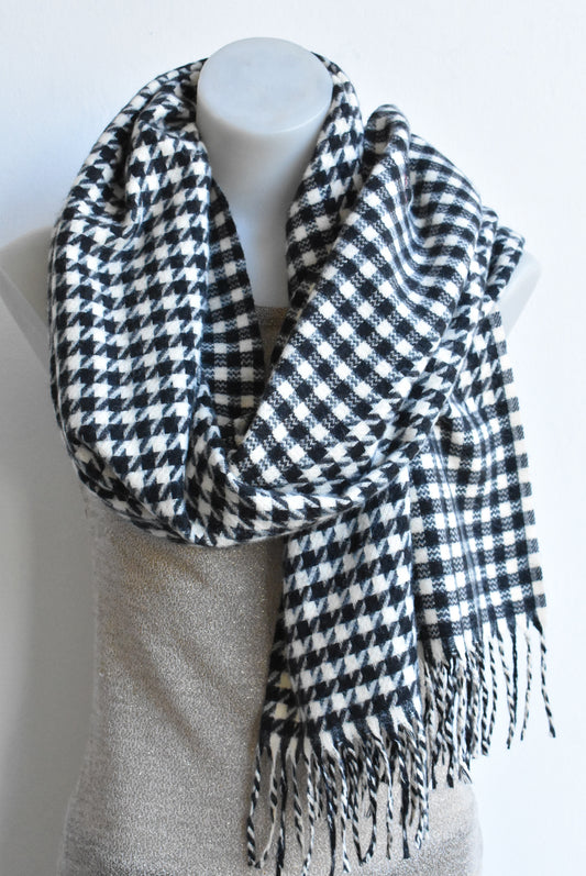Redcurrant black and white scarf