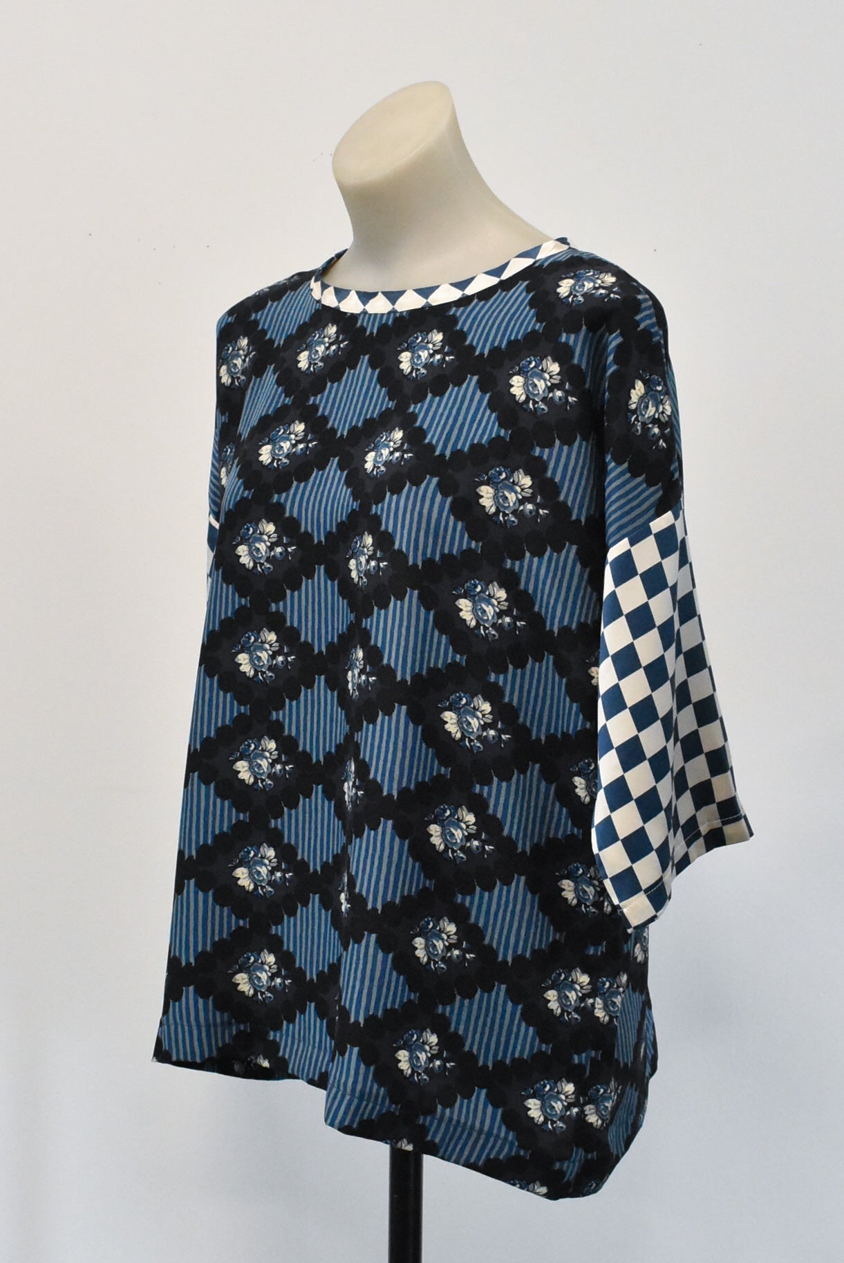 Handmade blue flowers top, L