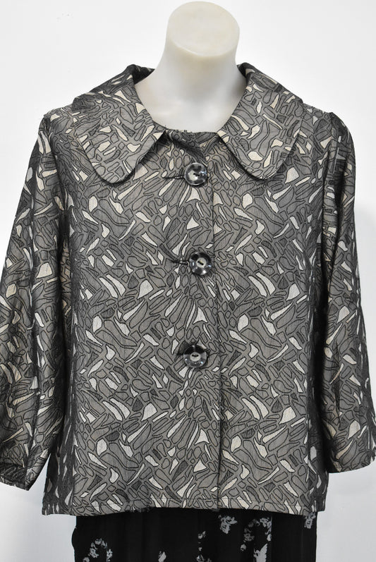 New Cover jacket, 3/4 sleeves and wide collar, 18 (NWT)