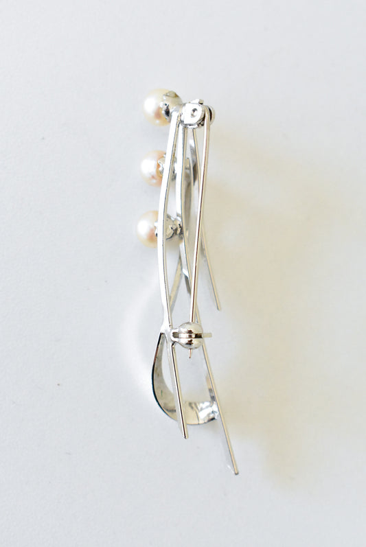 Silver brooch with pearls