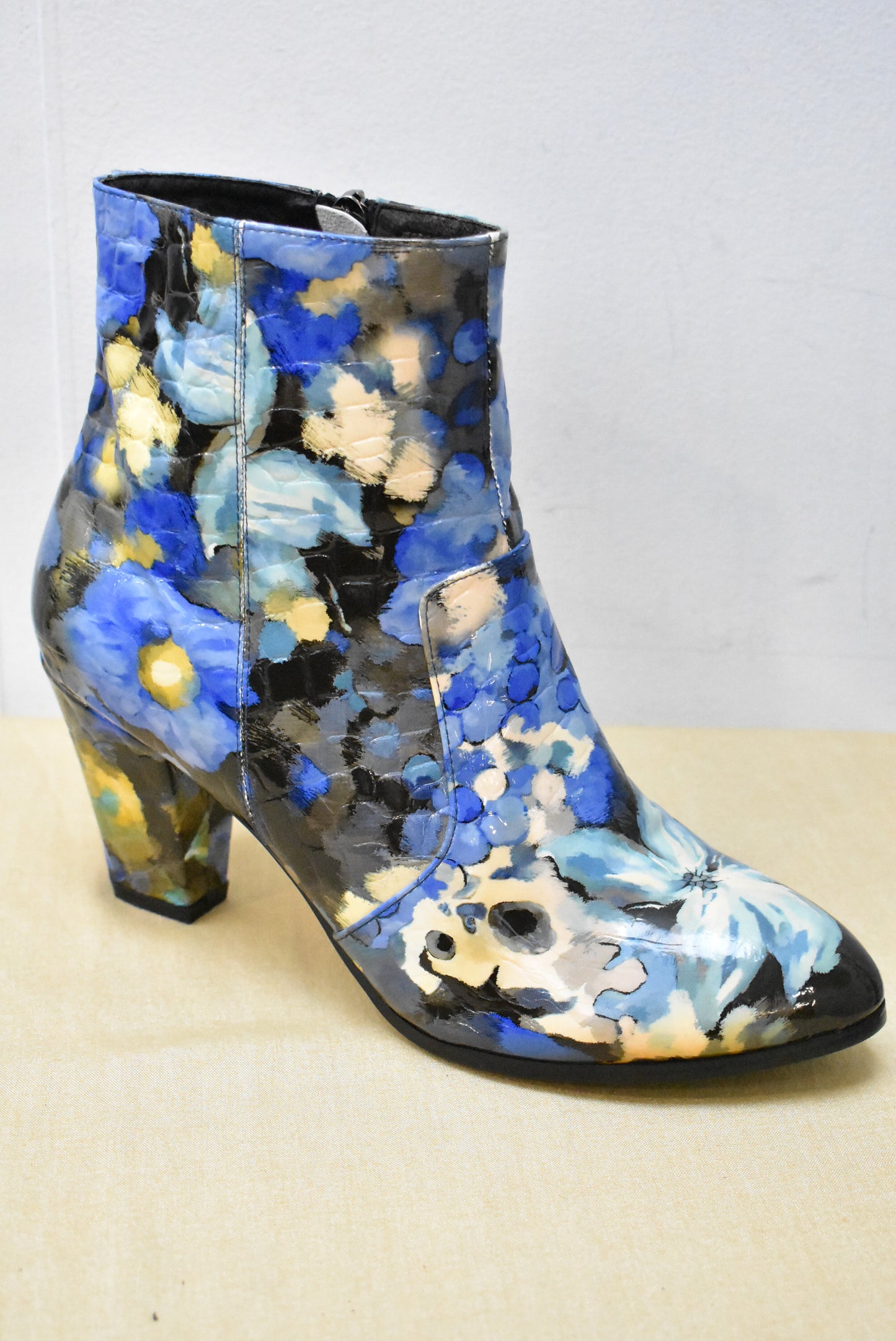 Django & Juliette blue and yellow floral boots, 41