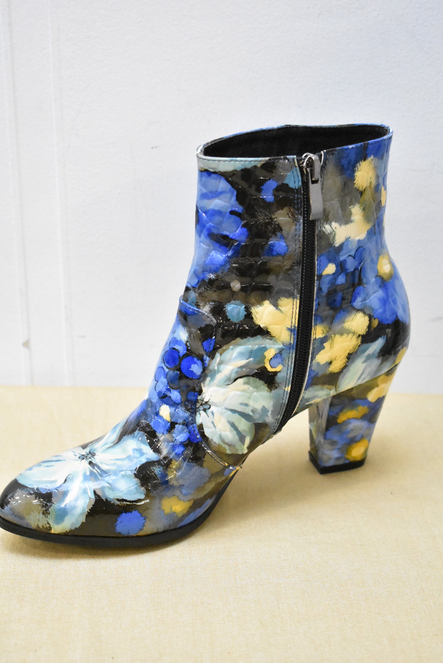 Django & Juliette blue and yellow floral boots, 41