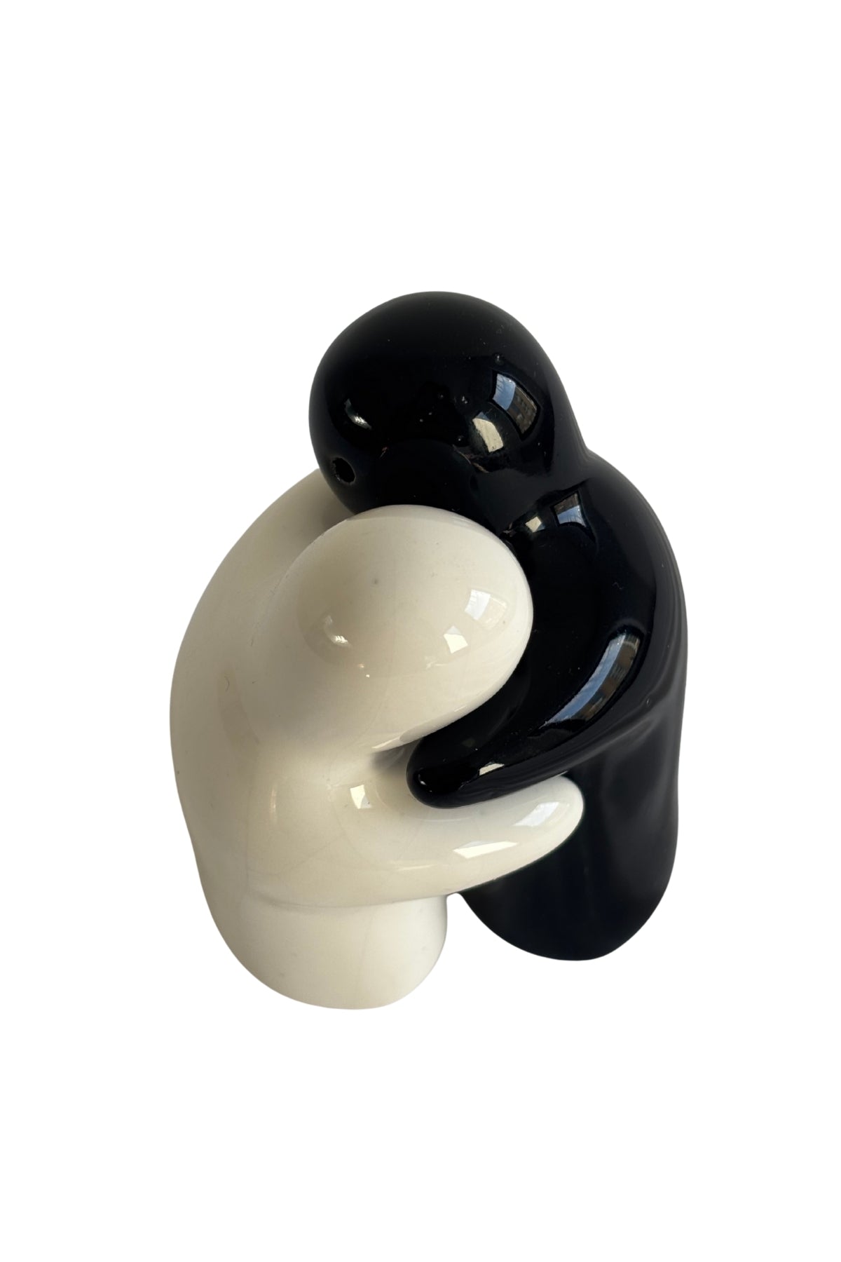 Hugging salt + pepper shakers