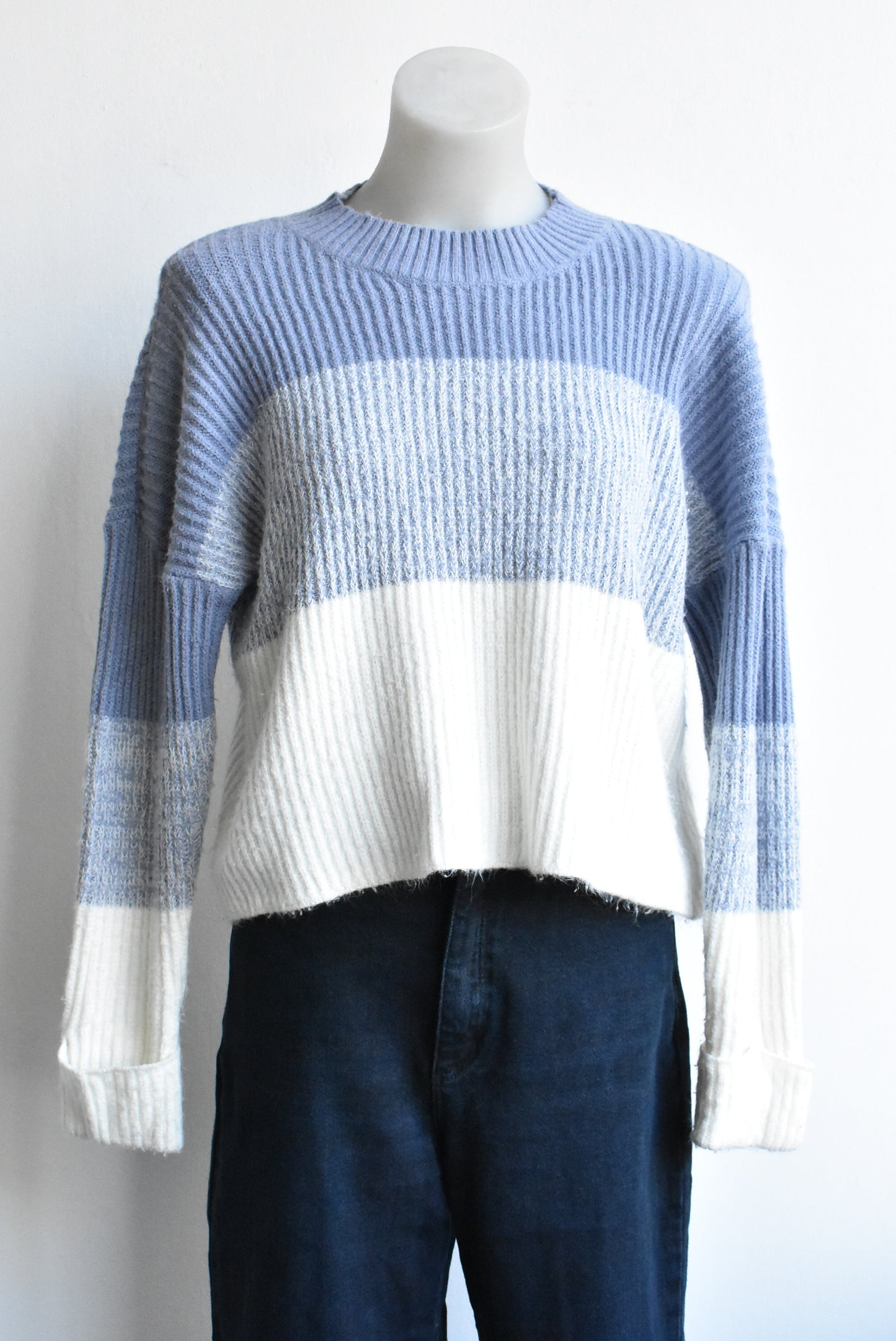 Mirrou blue and white cropped jersey, size L