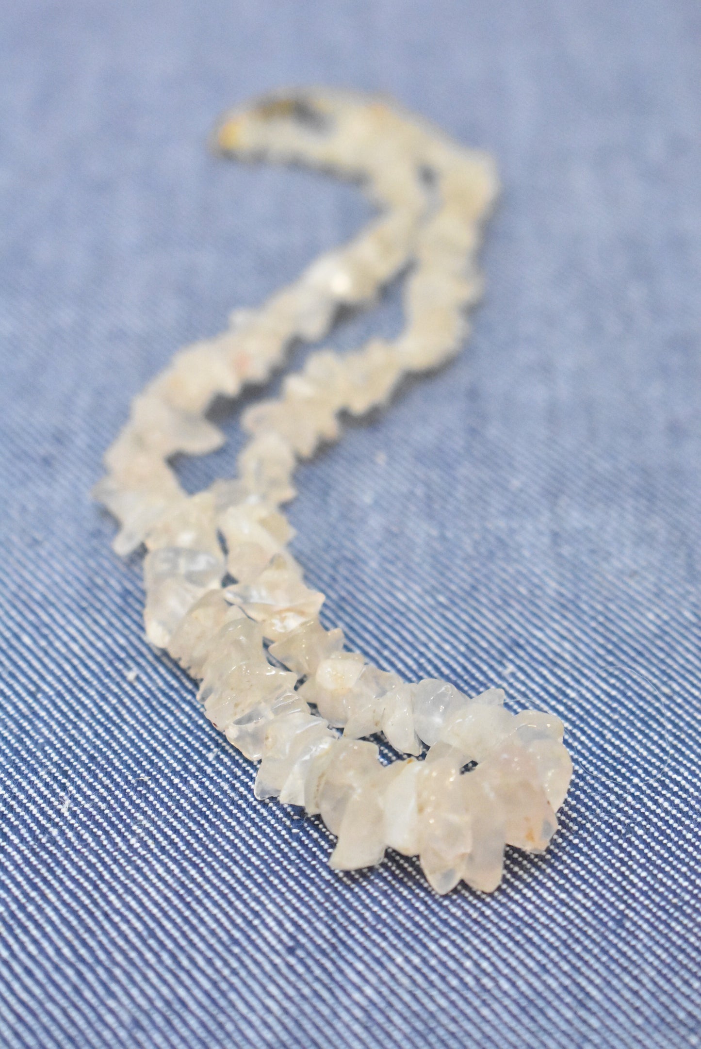 Quartz chips bead necklace