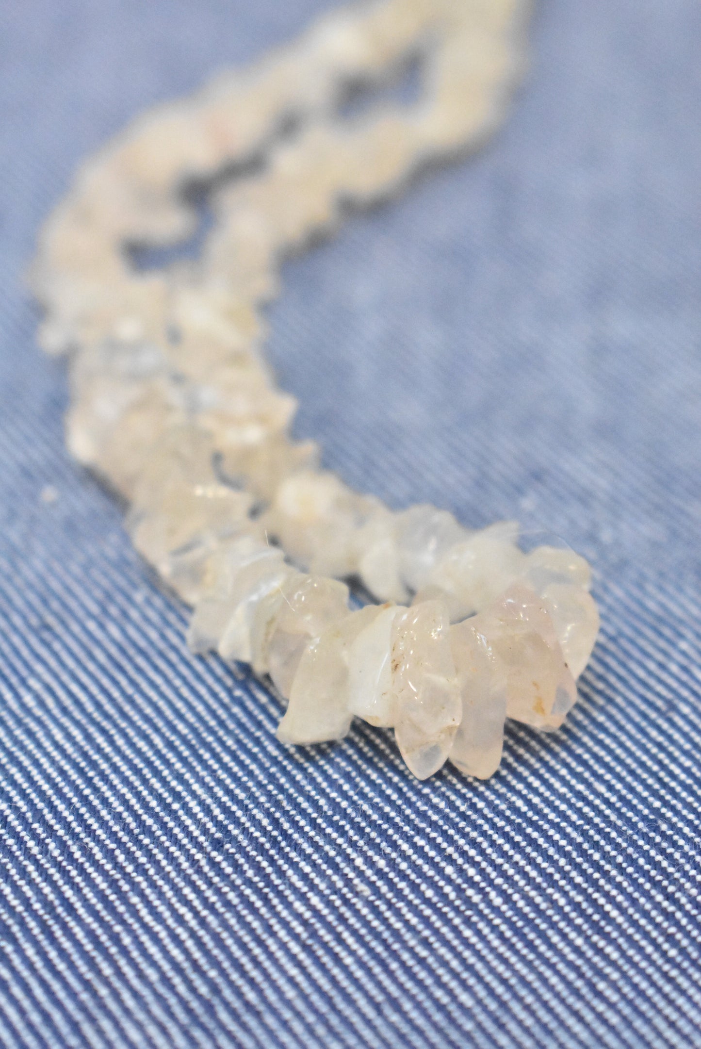 Quartz chips bead necklace