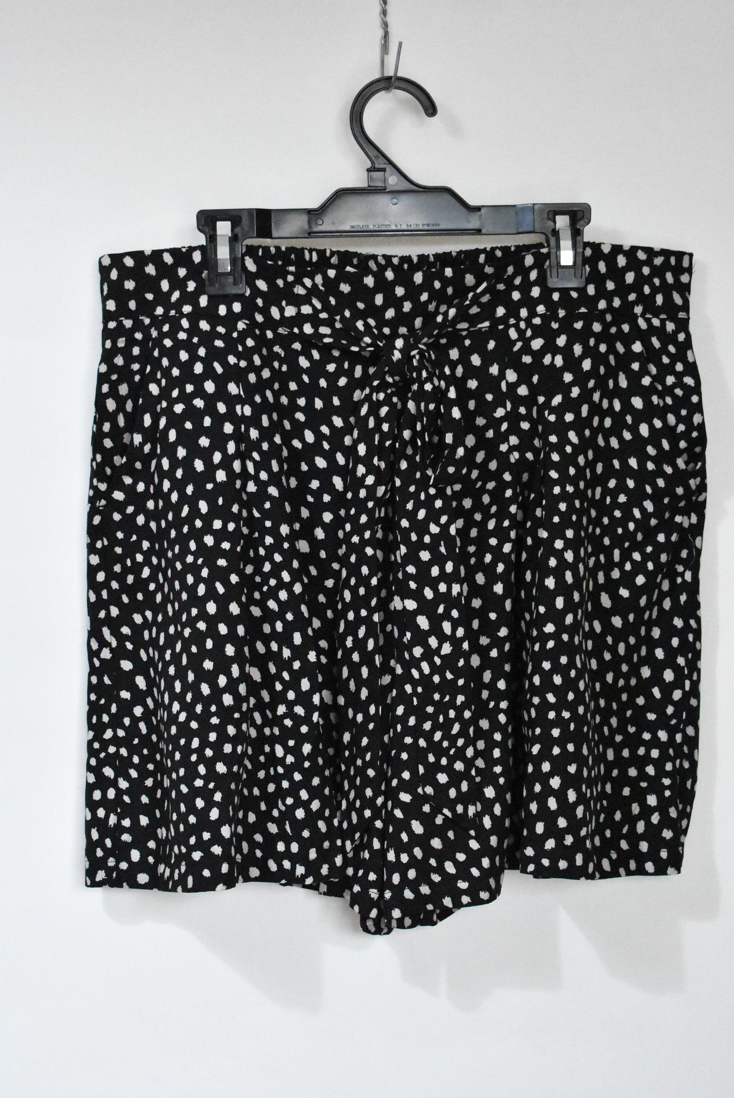 Spotty shorts with pockets, S/M