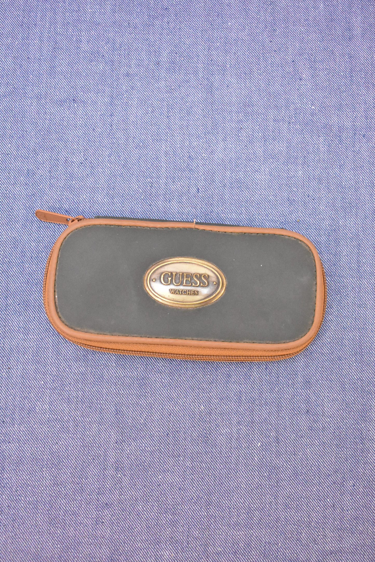 GUESS Watches vintage glasses case