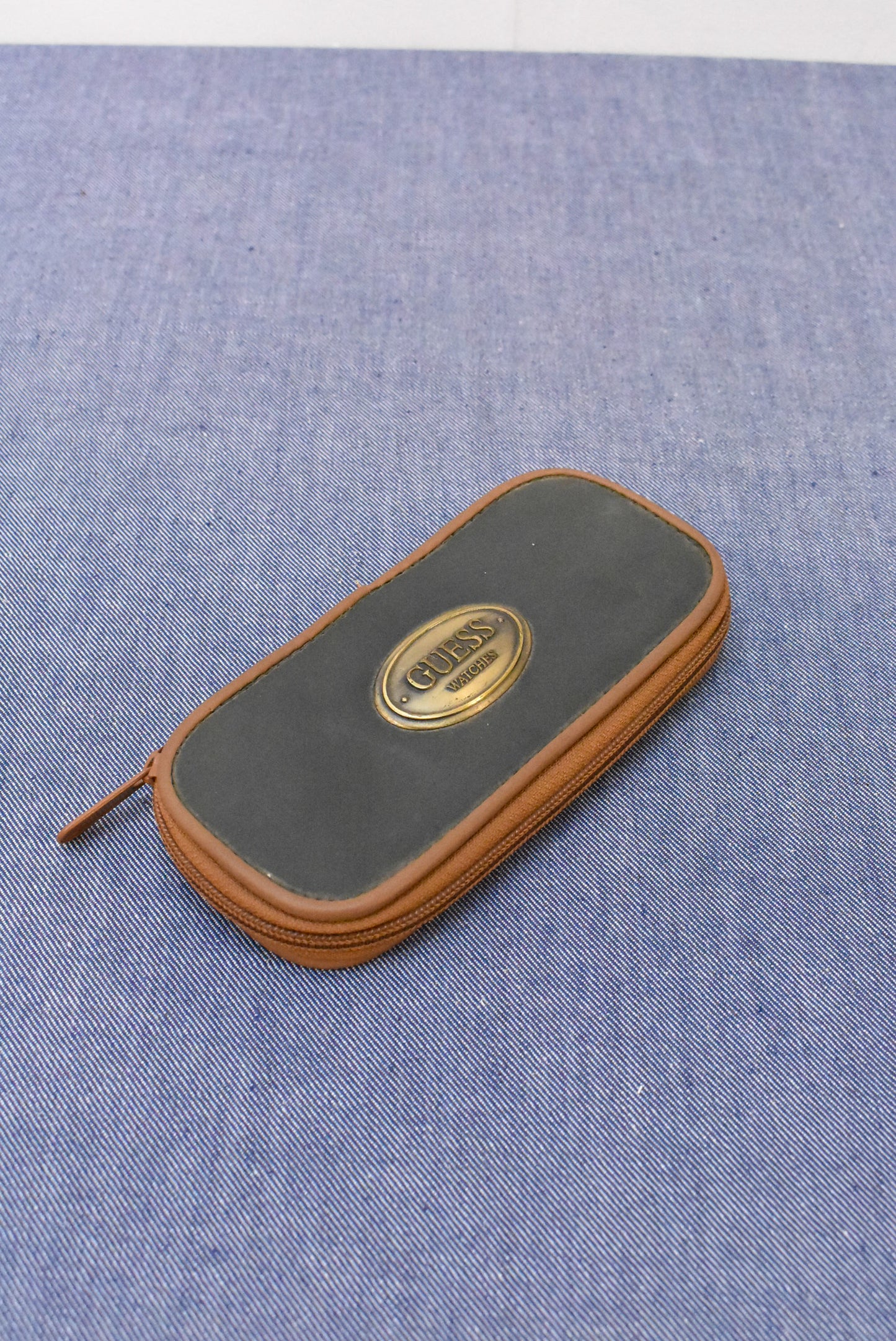 GUESS Watches vintage glasses case