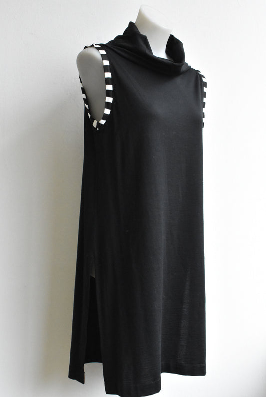 Waughs made in NZ black sleeveless turtleneck tunic, M
