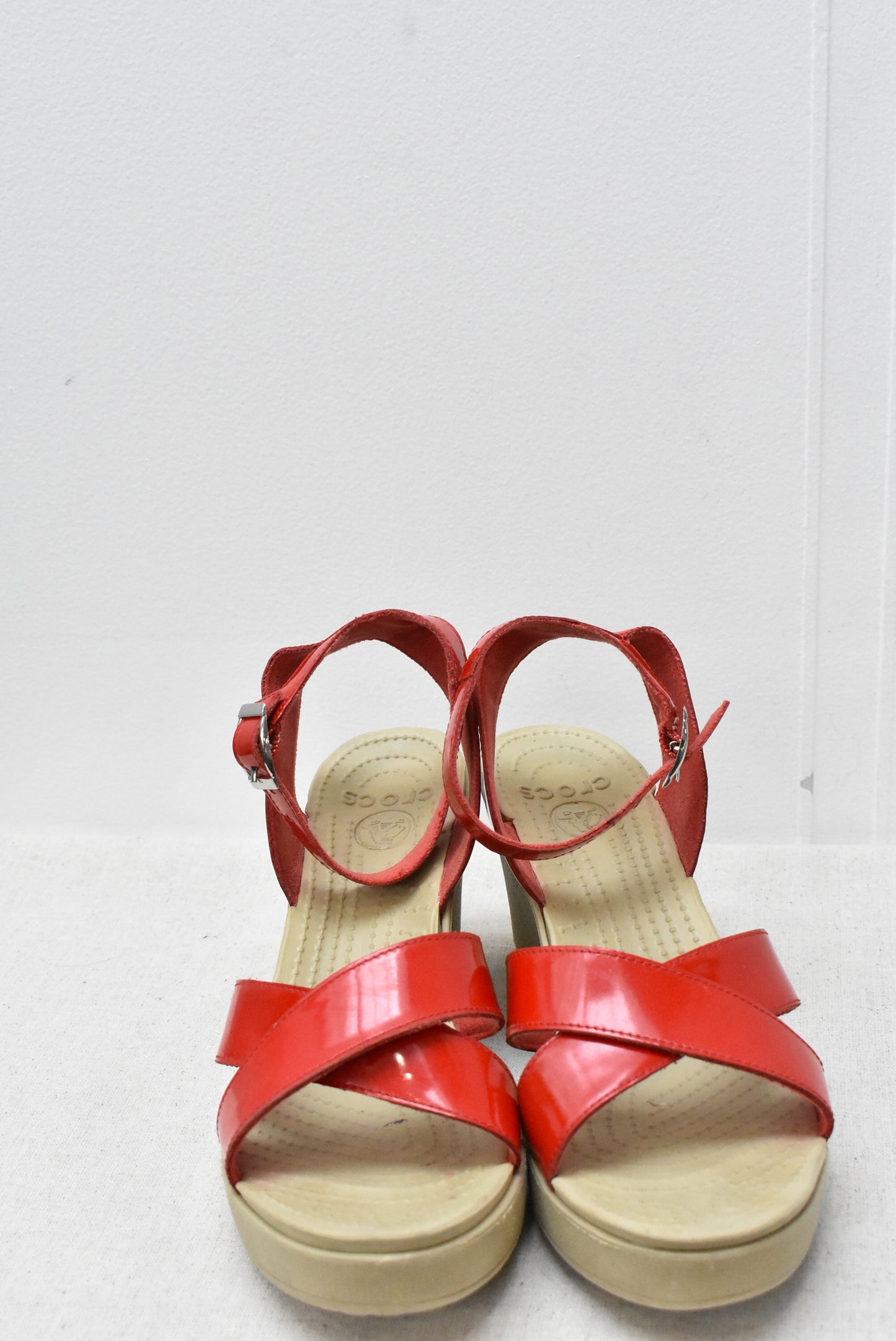 Red Croc wedges 8