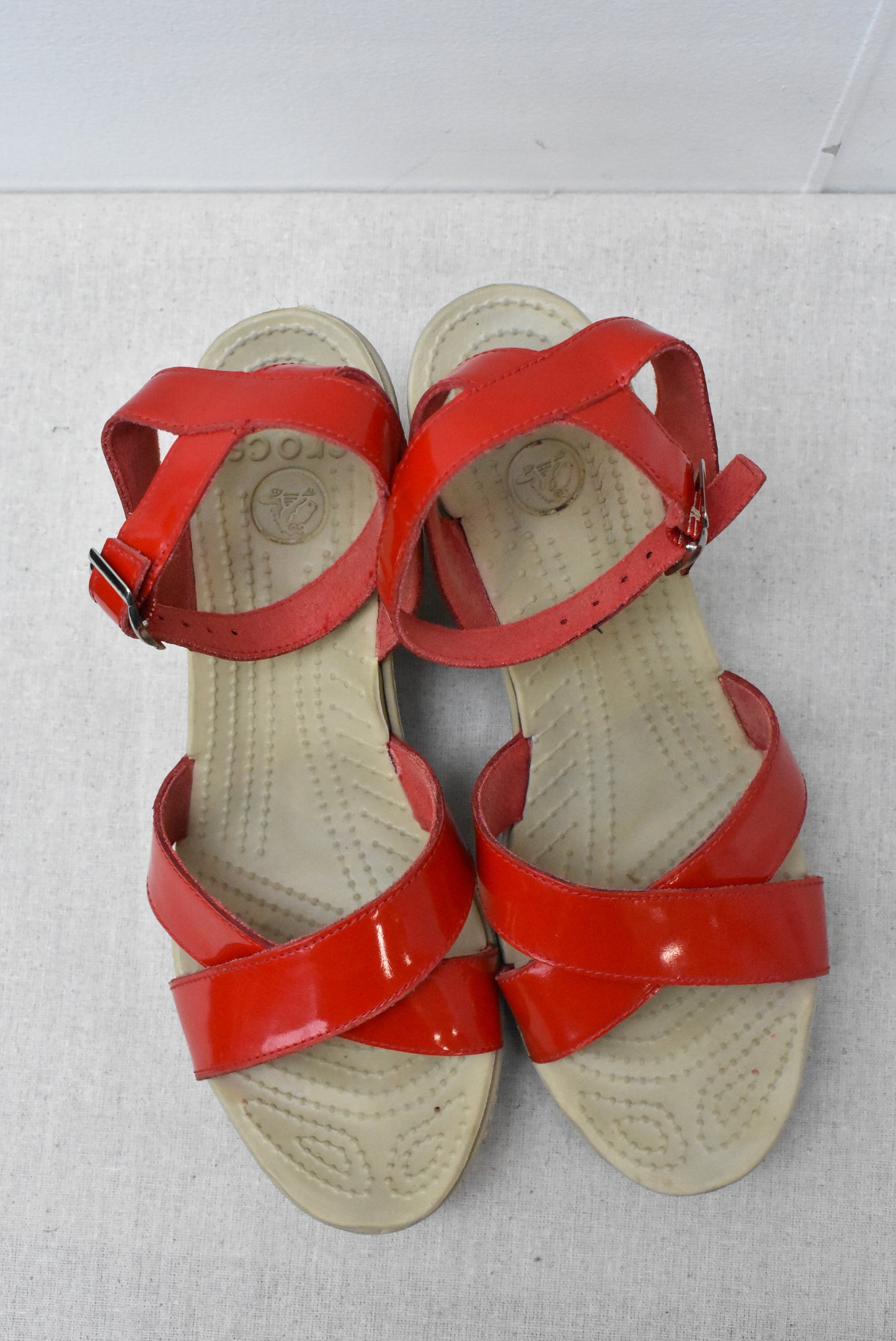 Red Croc wedges 8