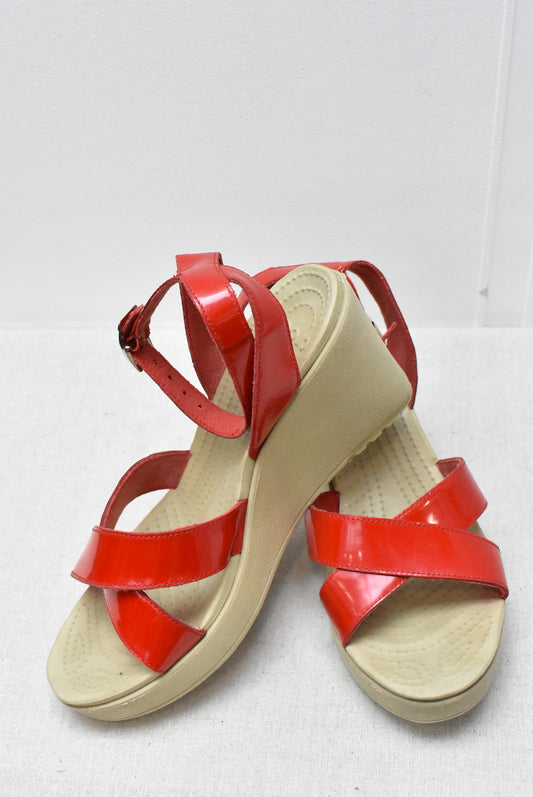 Red Croc wedges 8