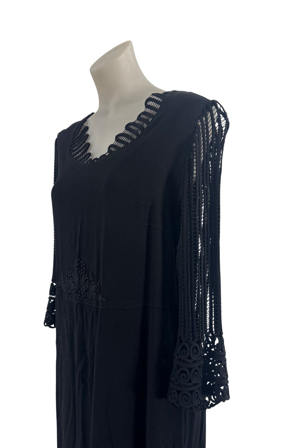 1930’s/40’s Black chunky lace, crepe midi dress, M