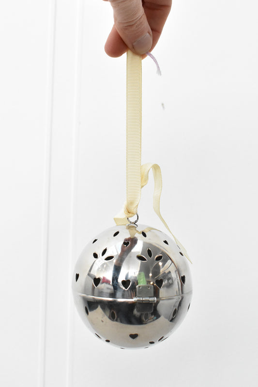 Metal pomander ball