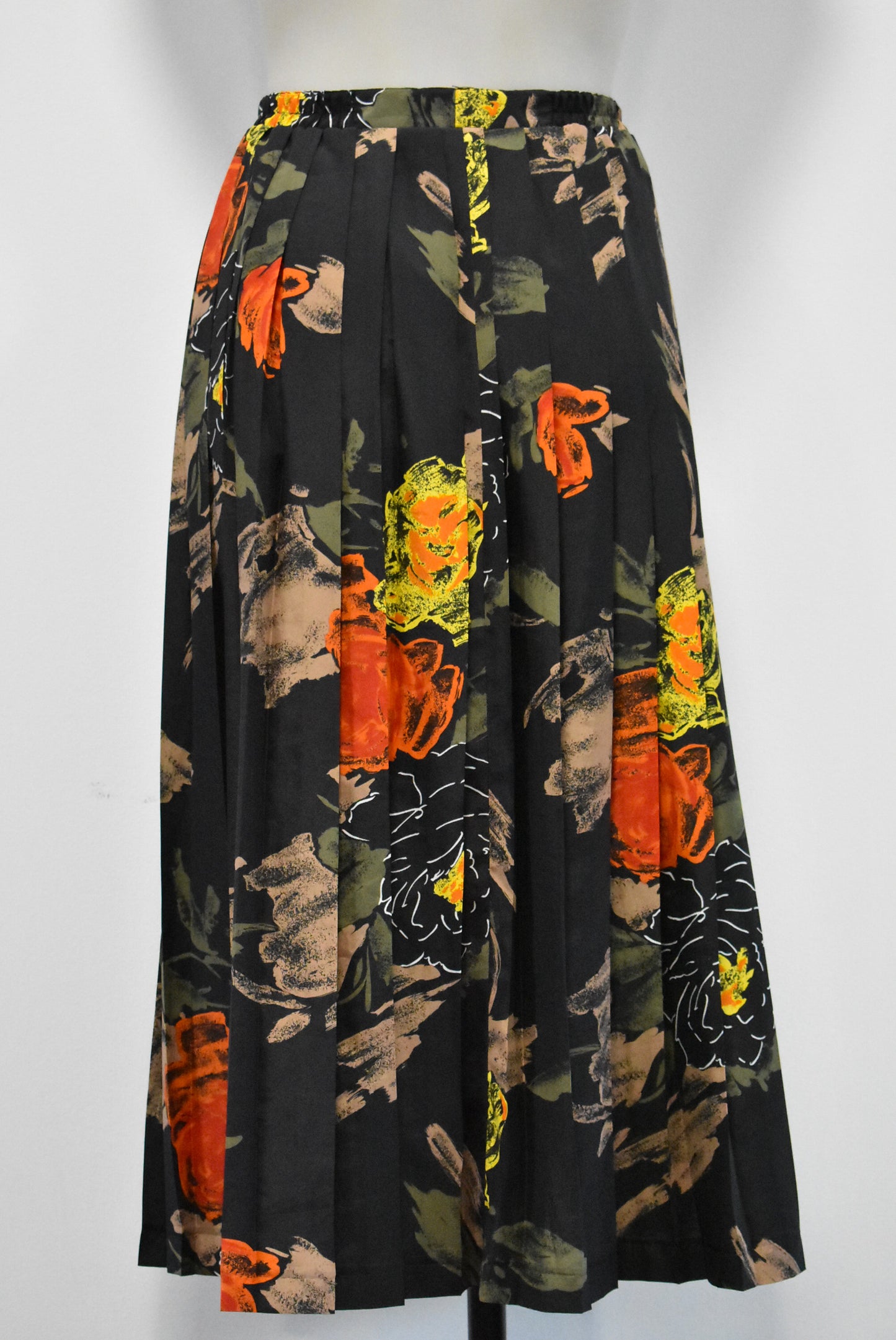 Liz Davenport, retro pleated skirt 16