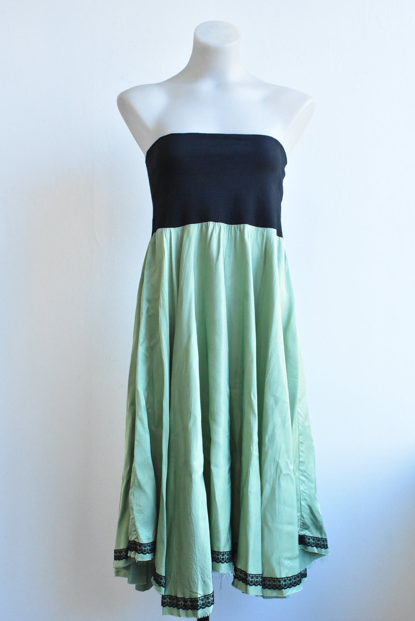 Caravan green lace-hemmed skirt/dress, size L