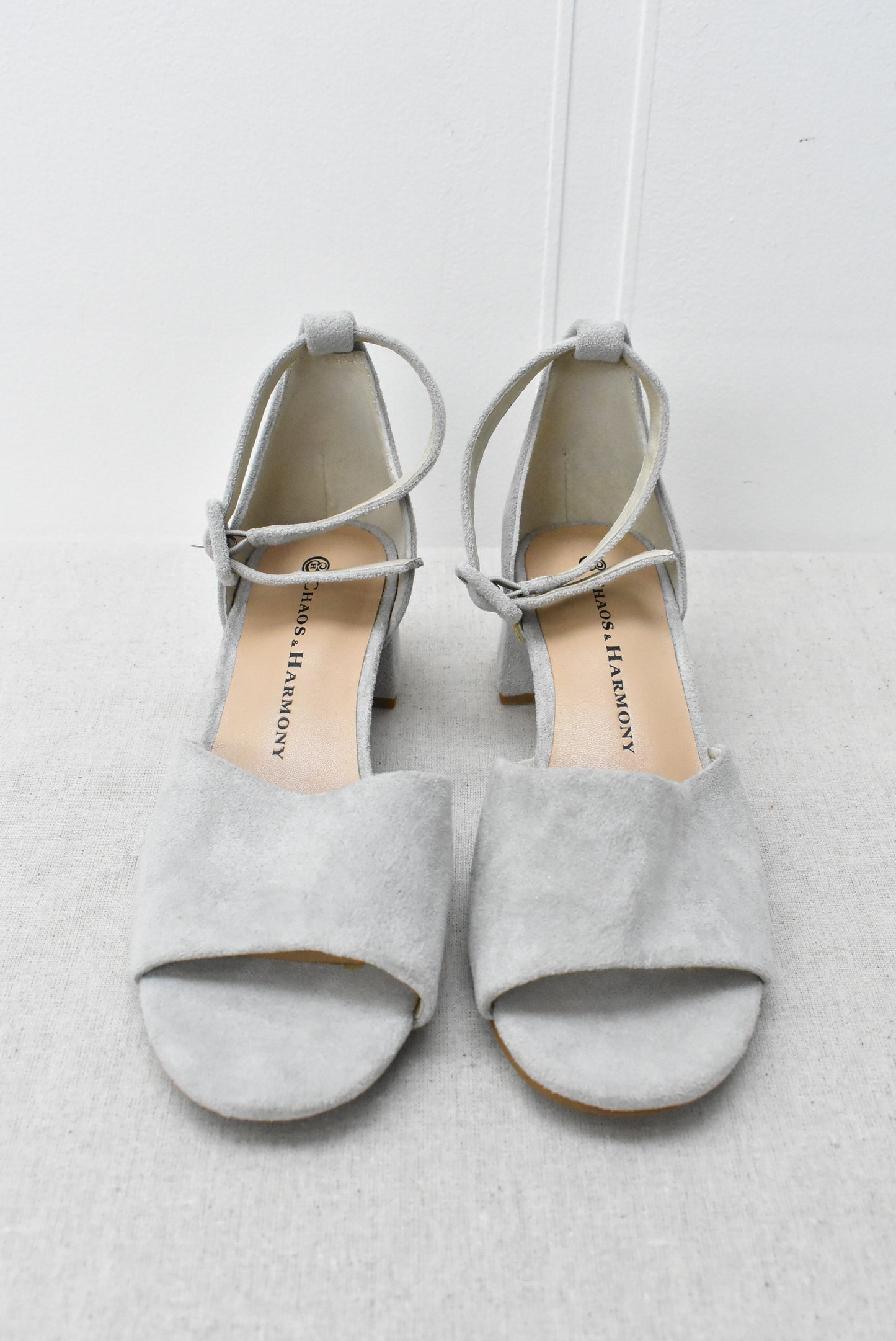 Chaos & Harmony light grey heels, 38