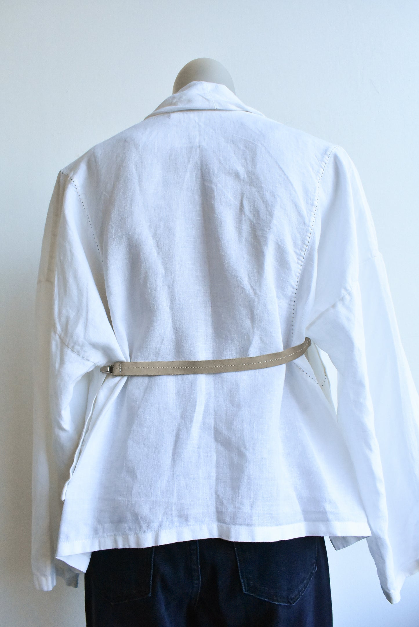 Crea Concept white linen shrug, 42