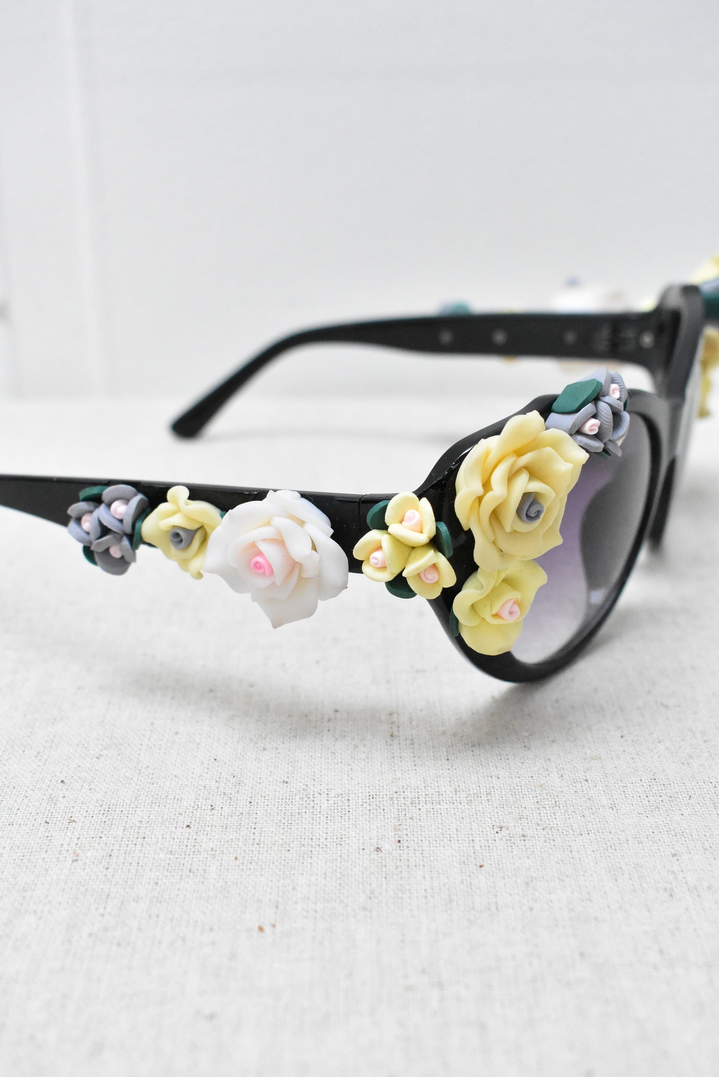 Funky black sunglasses with 3d flowers