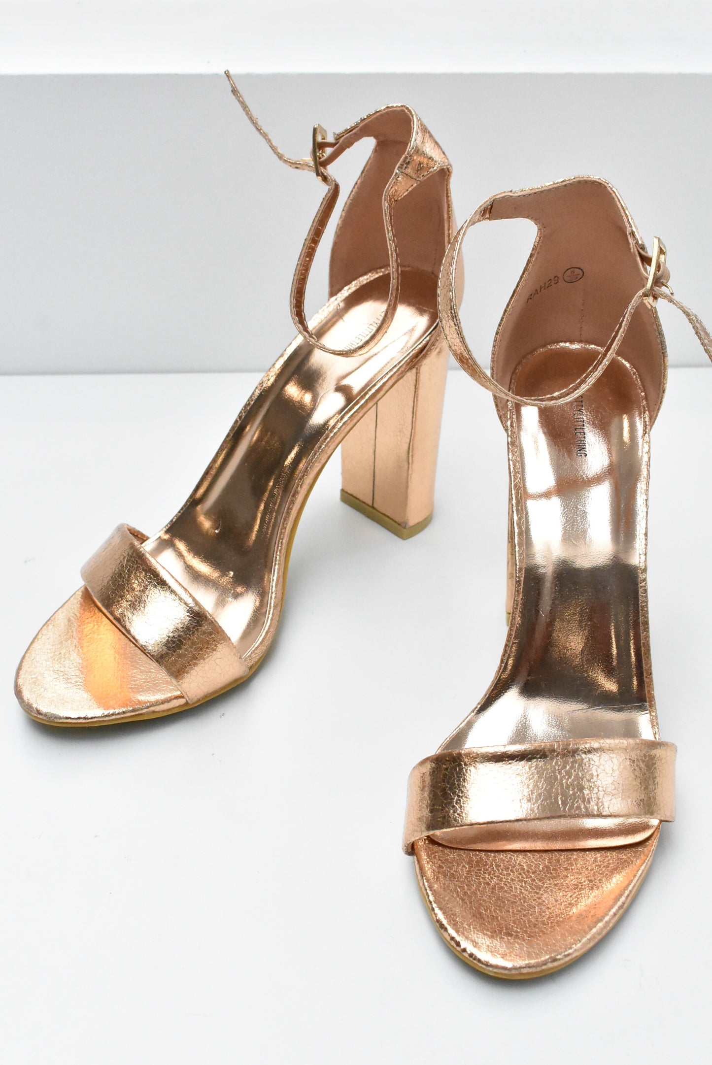 Pretty Little Things shiny gold heels, 39