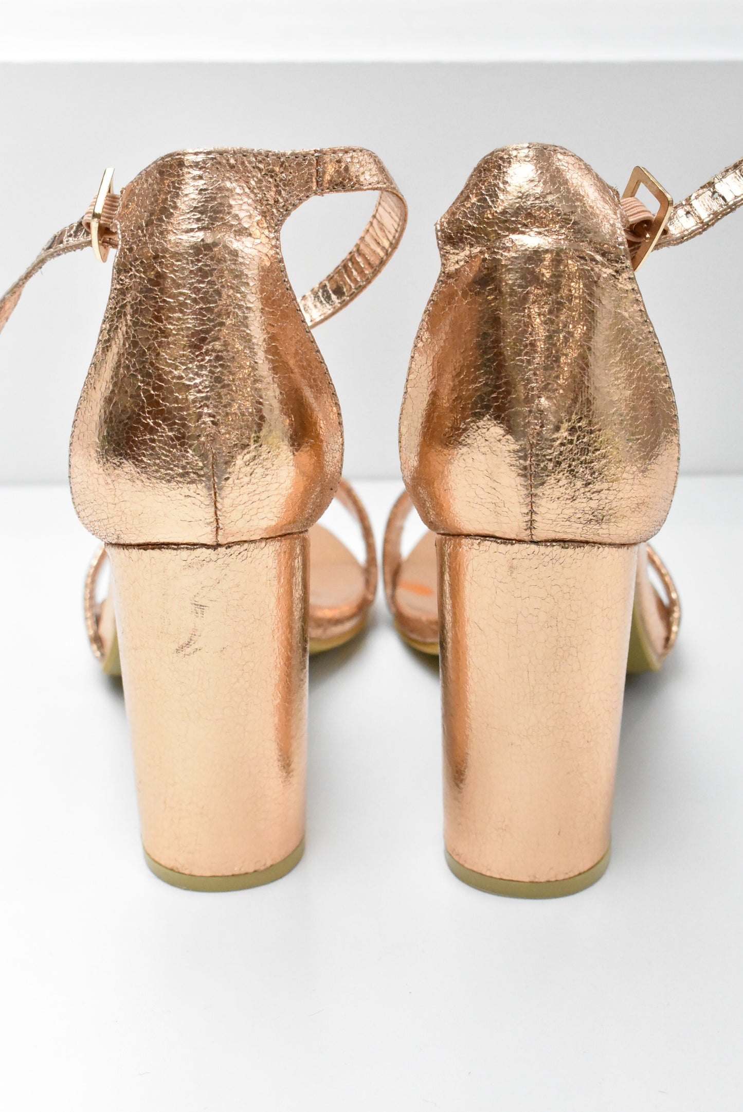 Pretty Little Things shiny gold heels, 39