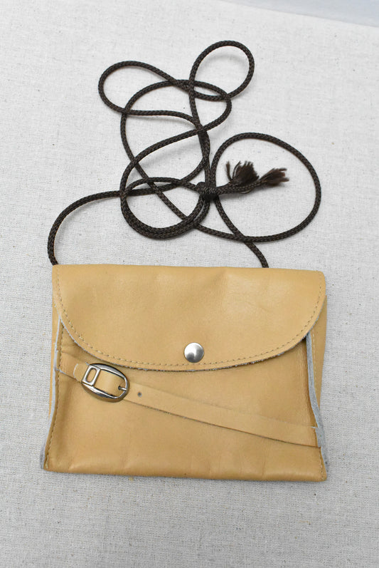 Cintura leather pouch with shoulder strap
