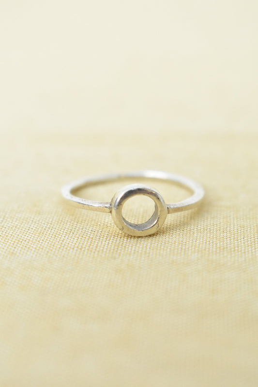 Silver circle center ring
