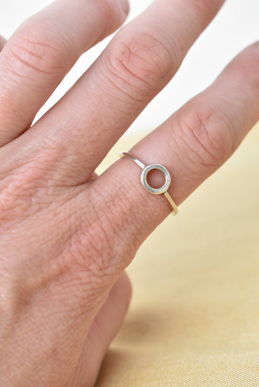 Silver circle center ring