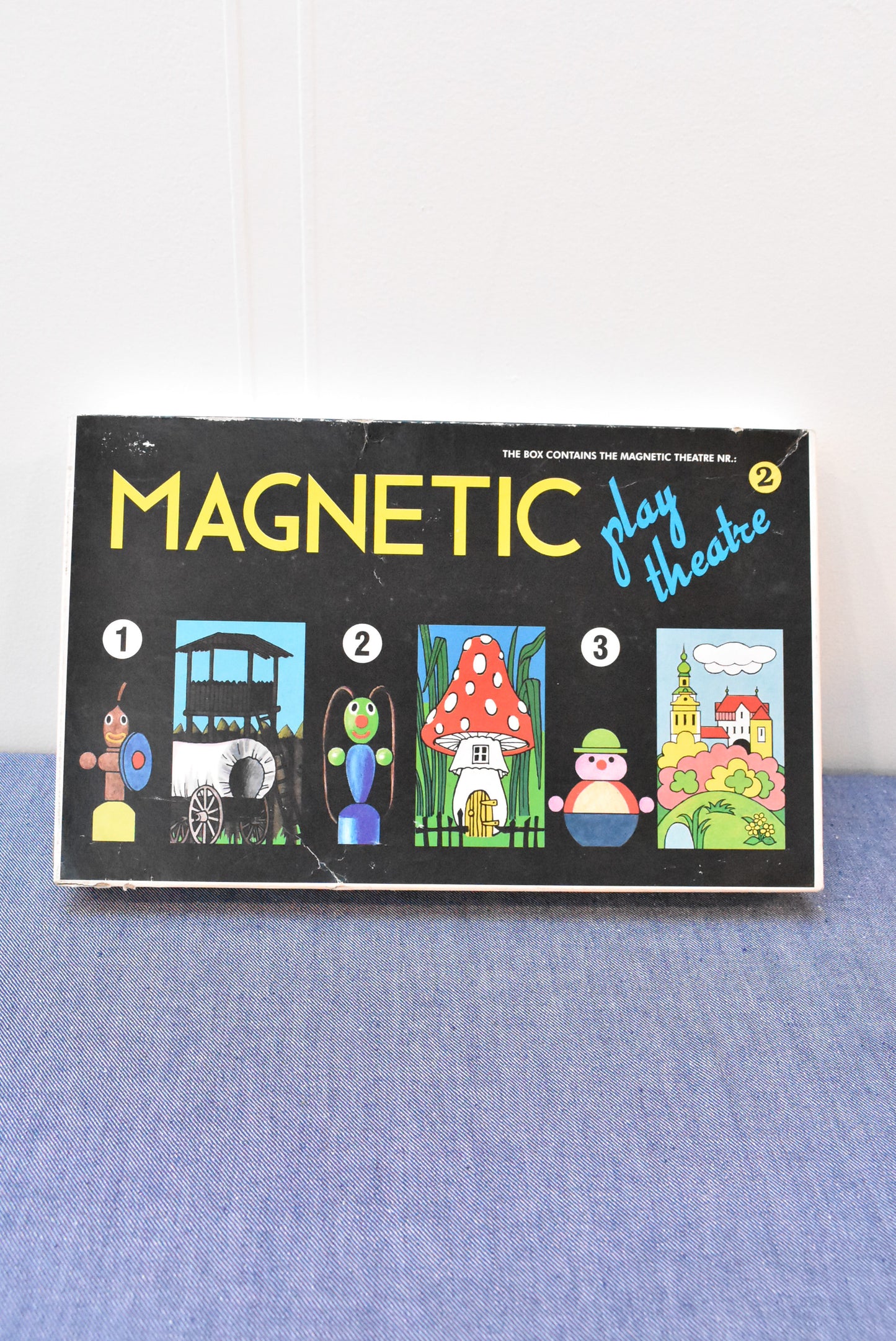 Retro magnetic play theatre