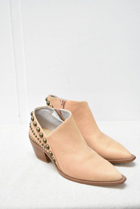 Studded leather shoes 38