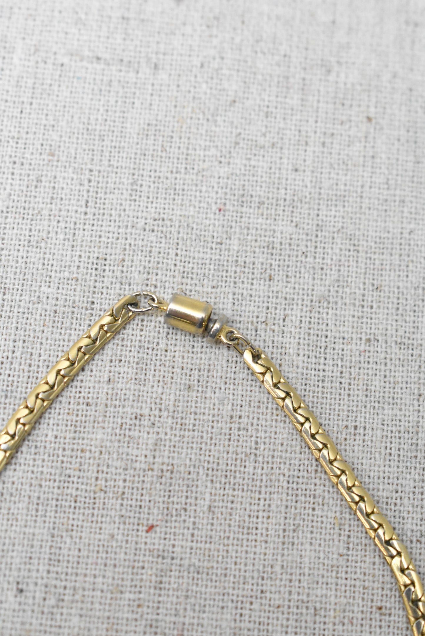 C-link short chain necklace