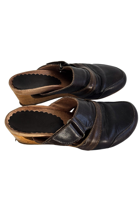 Brown leather sandals, 36